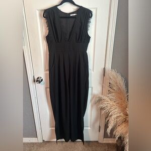 mi ami Black Sleeveless V‑Neck Midi Dress